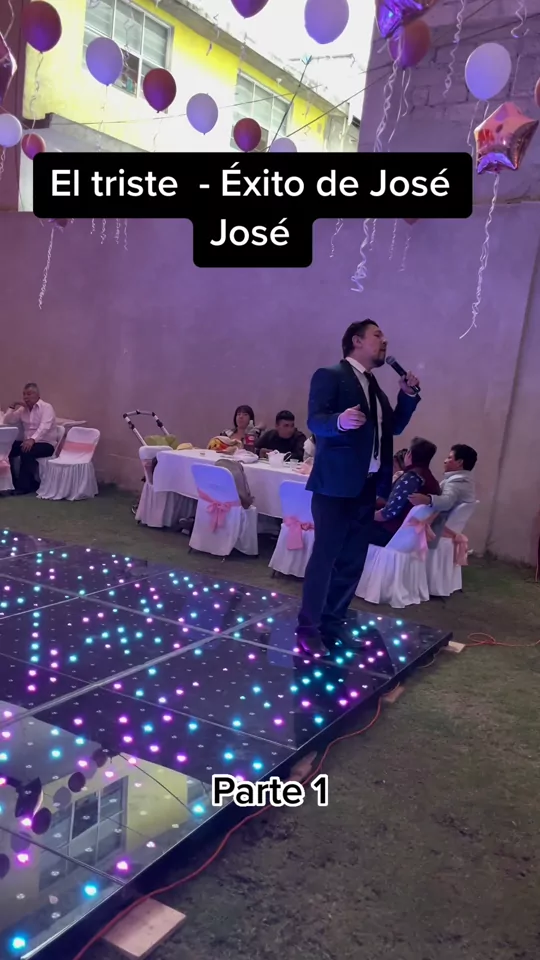 Tributo a José José por Gabbo Solís en evento privado